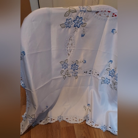 Bordado A Mao White Blue Floral Tablecloth 6 Napkins Cut Out Embroidery 48 Inch - Picture 1 of 10